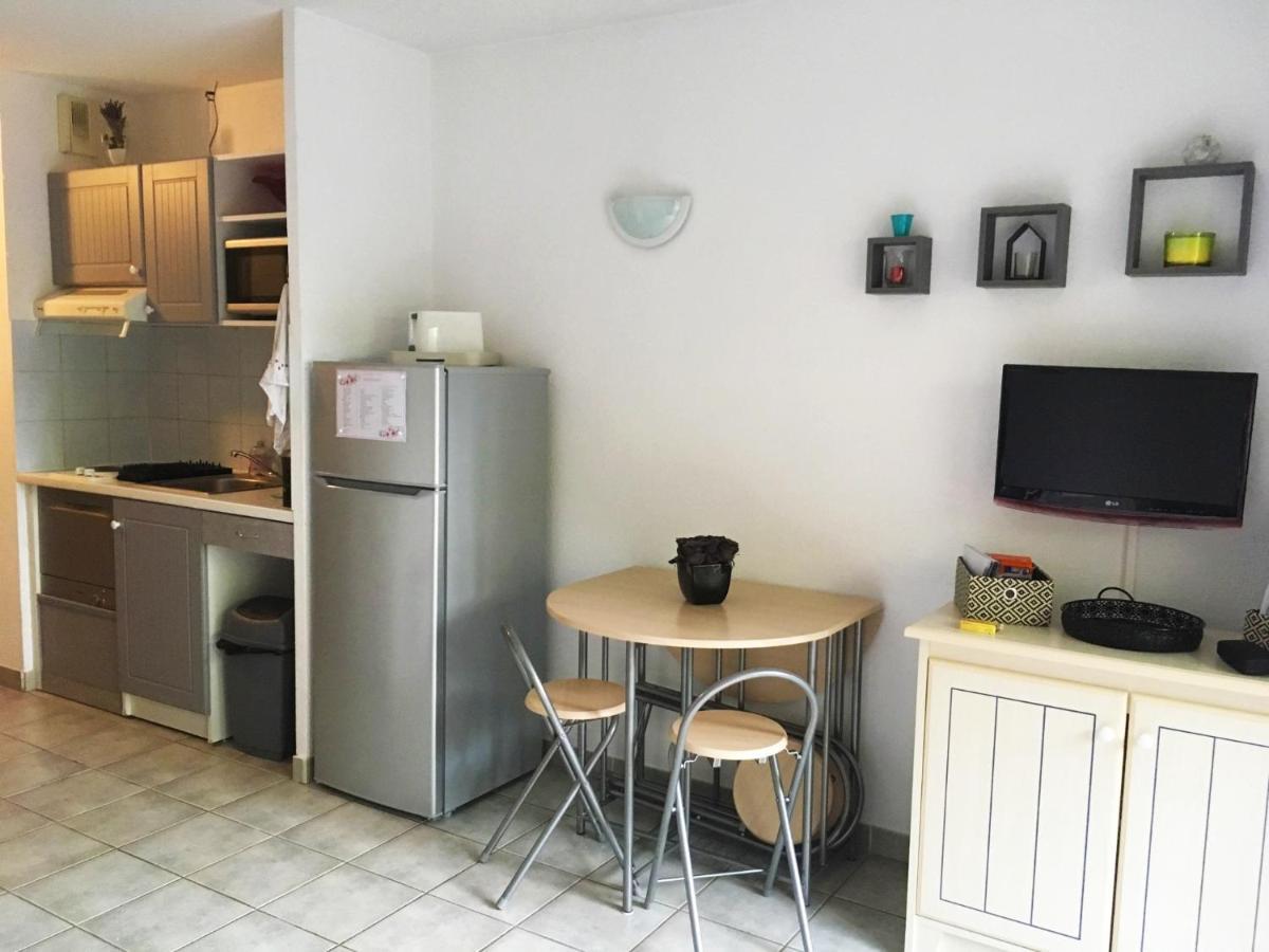 Sanary Sur Mer Appartement 30M2 T2 Avec Terrasse Piscine 10Min A Pied De La Plage Exterior foto