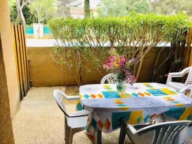 Sanary Sur Mer Appartement 30M2 T2 Avec Terrasse Piscine 10Min A Pied De La Plage Exterior foto